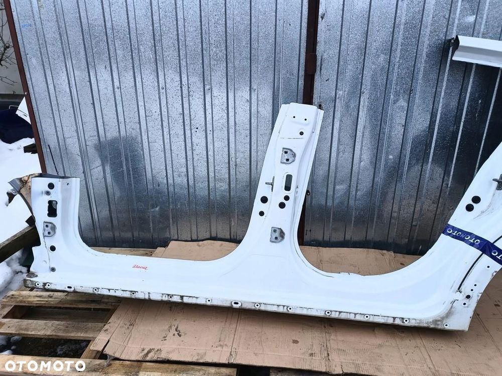 dacia sandero stepway iii 21r- próg lewy cały słupek środkowy 200318022026 - 1