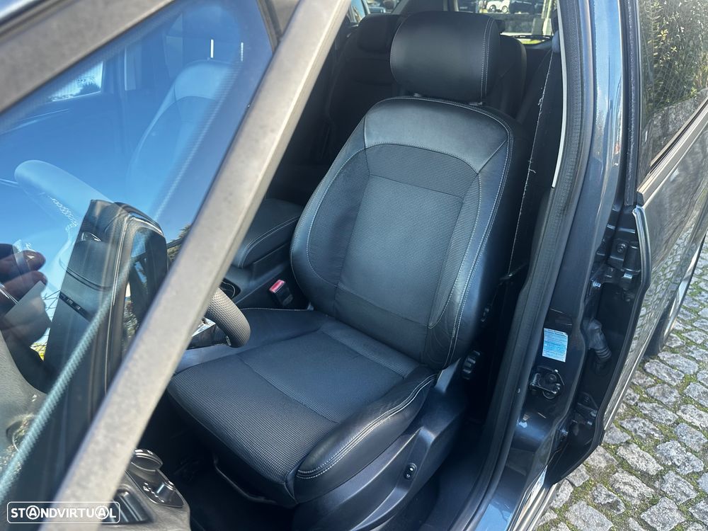 Ford S-Max 2.0 TDCi Titanium 7L - 27