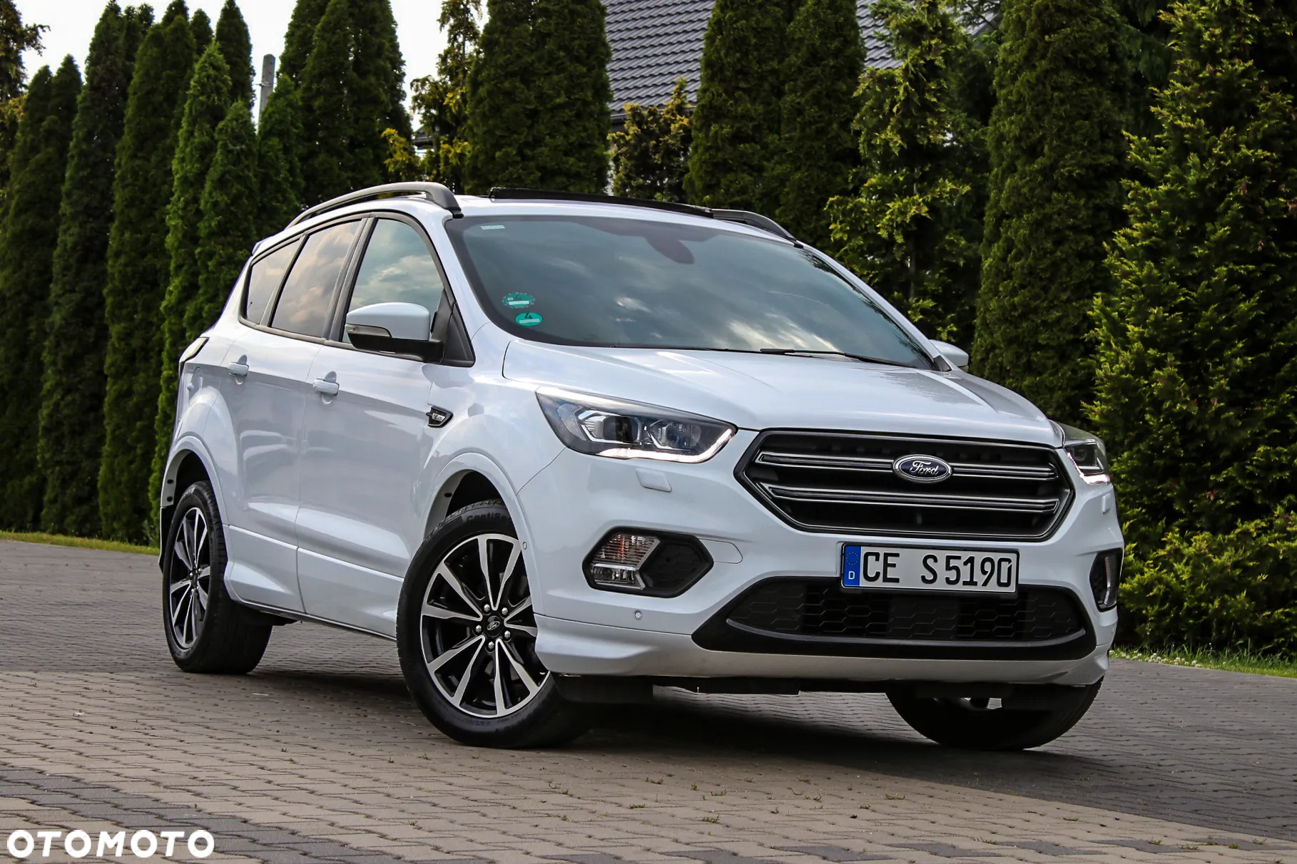 Ford Kuga 1.5 EcoBoost 2x4 ST-Line - 4