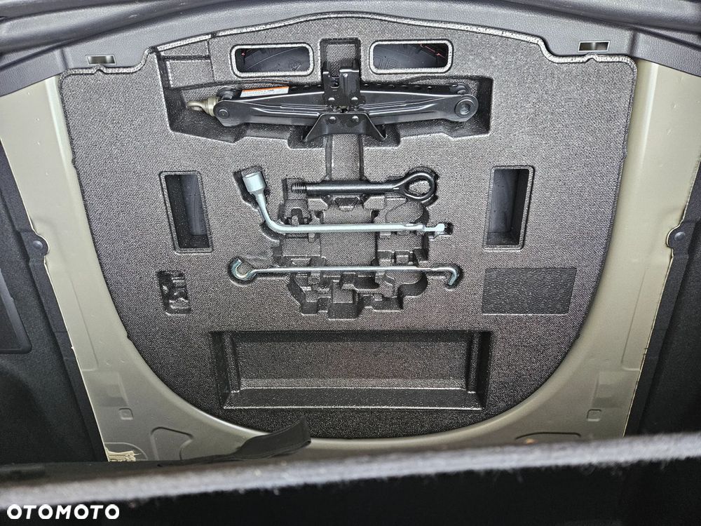 Toyota Camry 2.5 Hybrid Executive CVT - 10