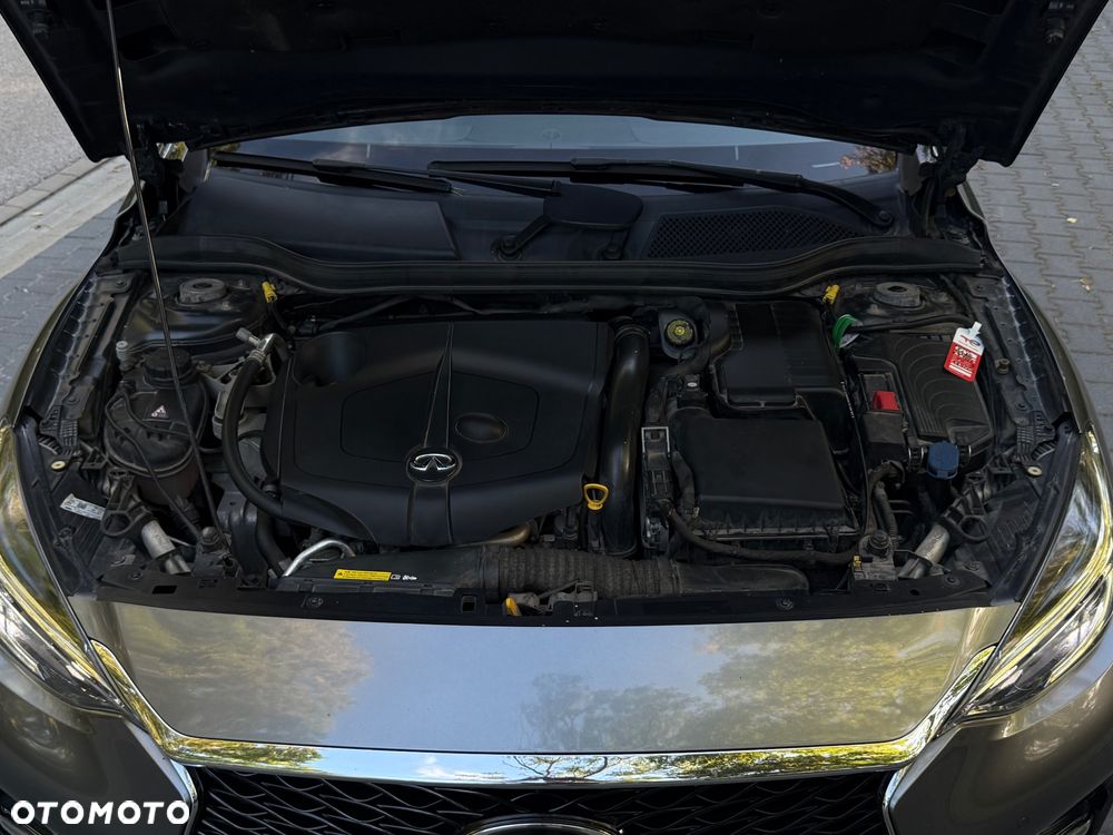Infiniti Q30 - 13