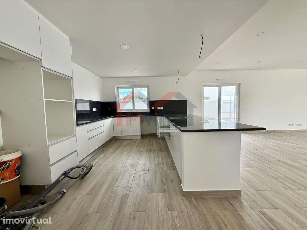 Moradia V4 com vista mar e piscina - Altura - Grande imagem: 5/32