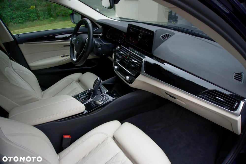 BMW Seria 5 520d xDrive - 23