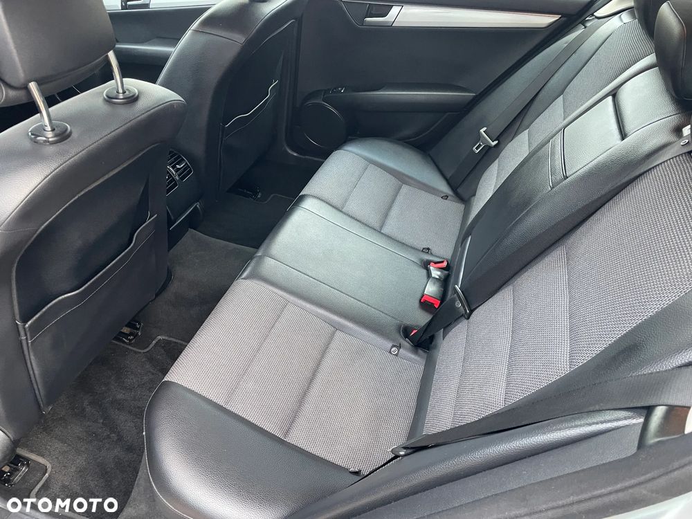 Mercedes-Benz Klasa C 180 BlueEFFICIENCY 7G-TRONIC Avantgarde - 17