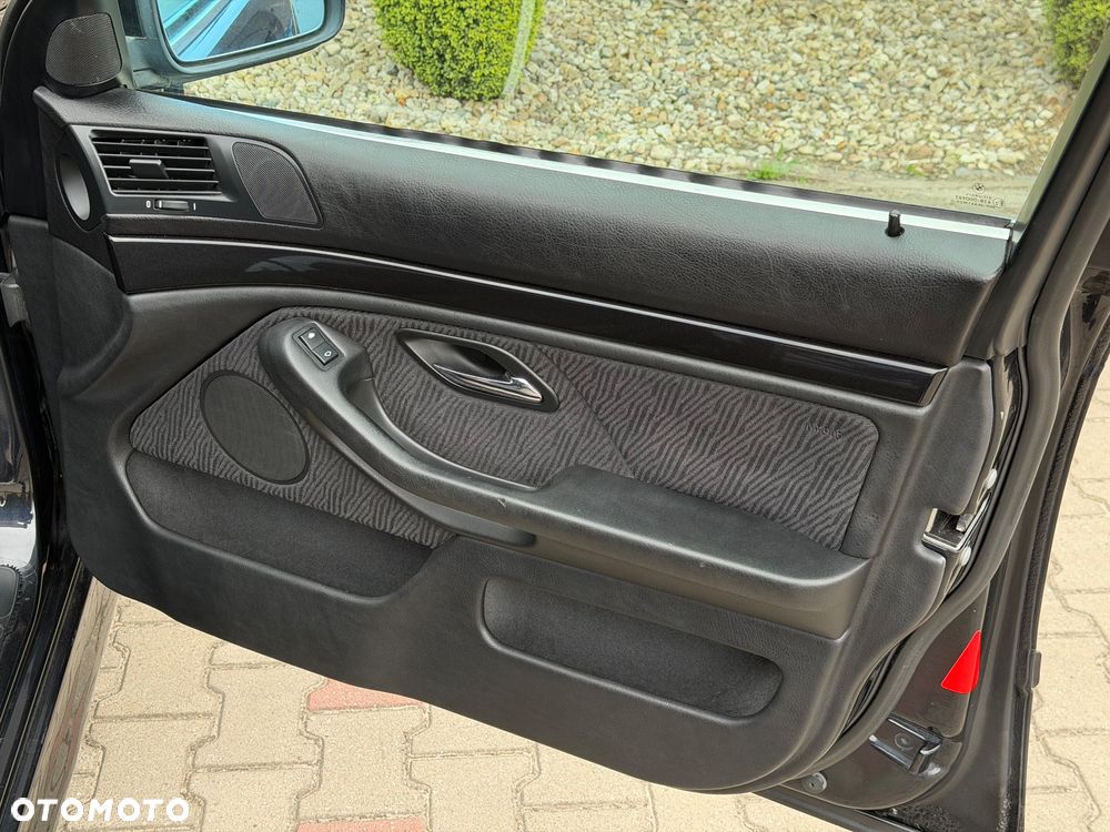 BMW Seria 5 520i - 27