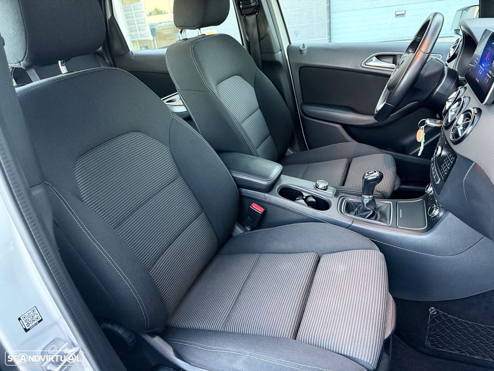 Mercedes-Benz B 180 d Style - 8