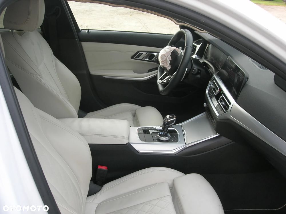 BMW Seria 3 330d xDrive - 25