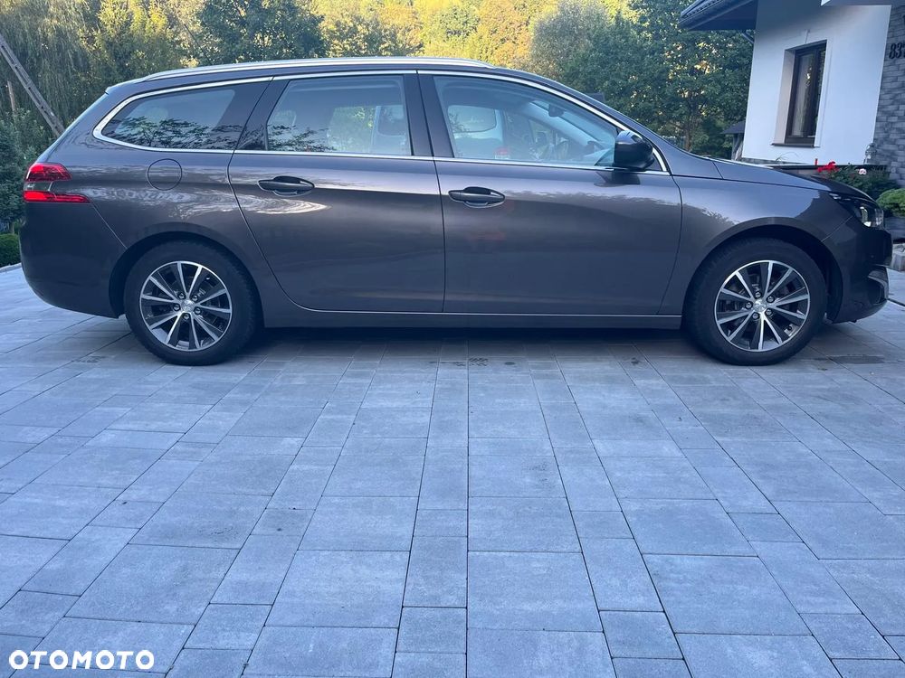 Peugeot 308 SW 1.2 PureTech Allure S&S - 8