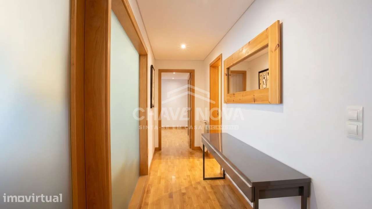 T4 c/ Garagem para 2 Viaturas em Santa Marinha - CO - Grande imagem: 3/10