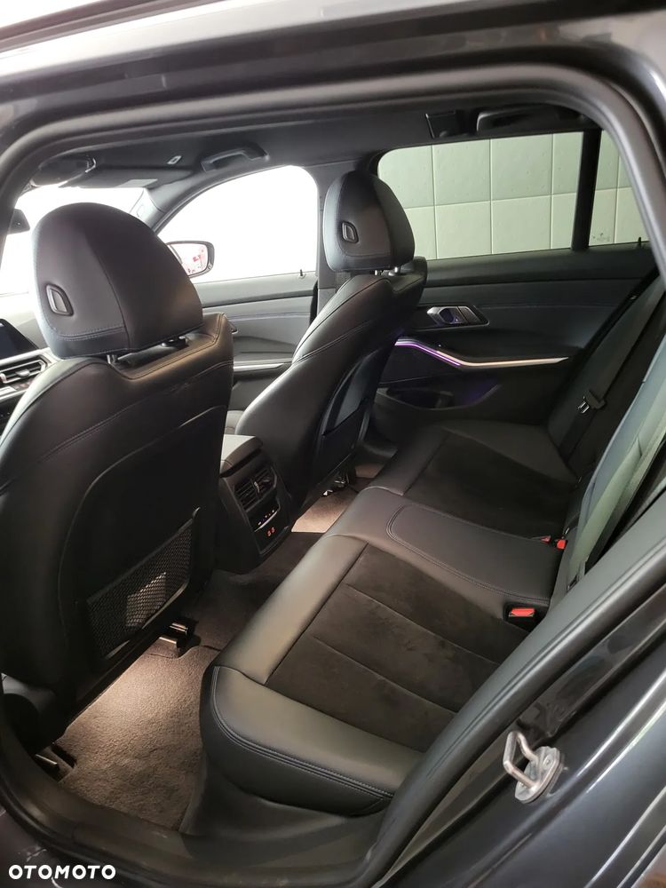 BMW Seria 3 320d M Sport - 13