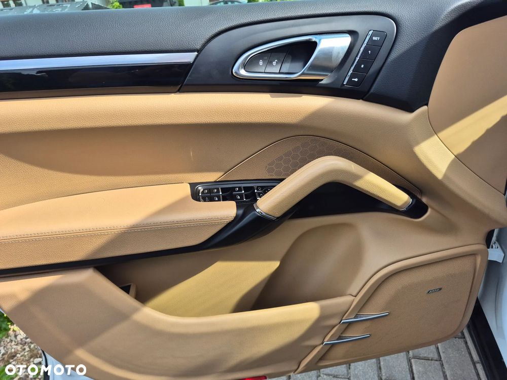 Porsche Cayenne Standard - 17