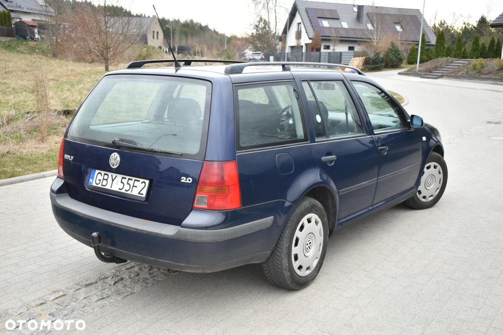 Volkswagen Golf - 4