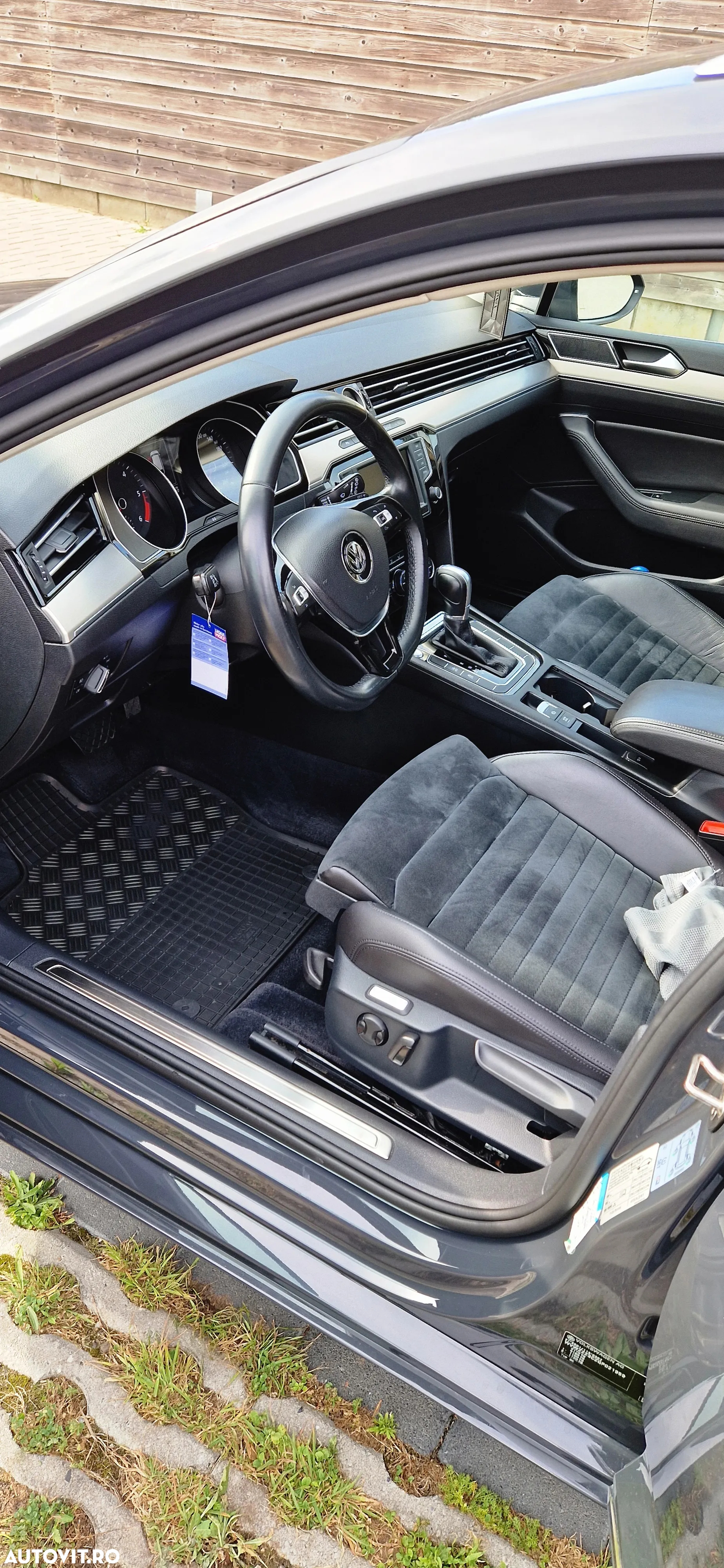 Volkswagen Passat Variant 2.0 TDI SCR DSG Highline - 10