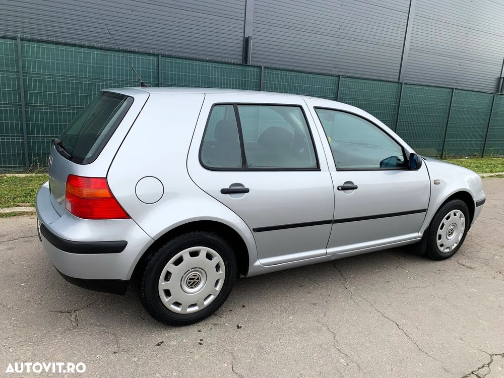 Volkswagen Golf - 3