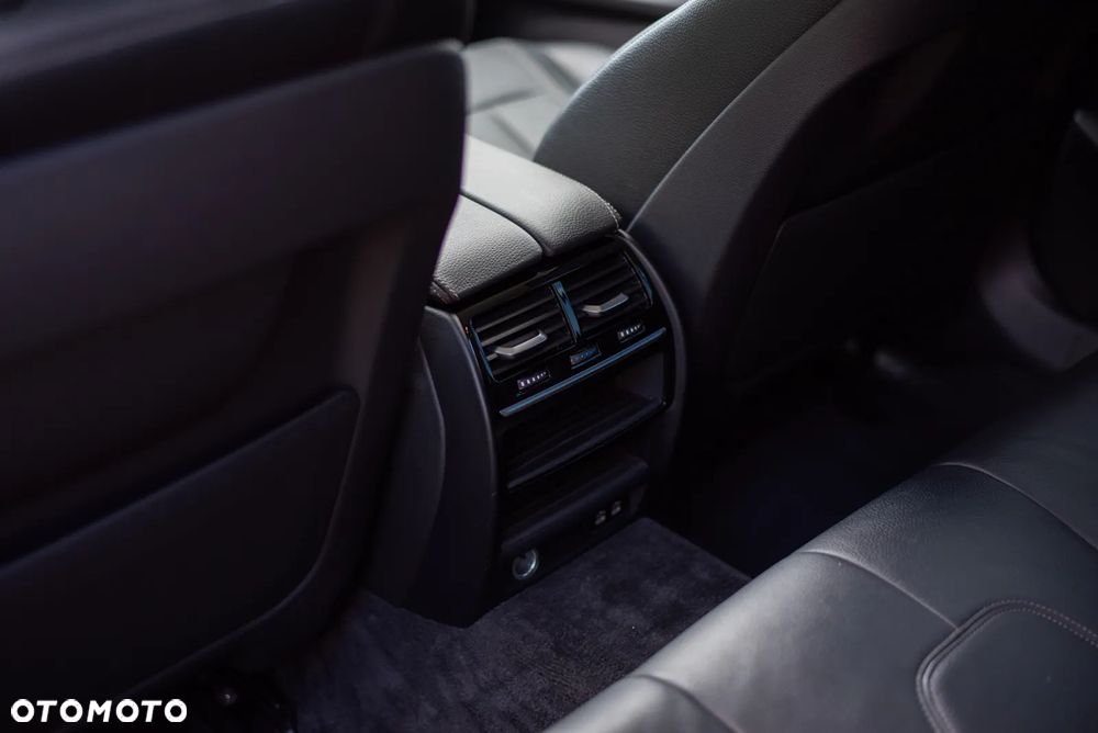 BMW Seria 5 520d xDrive - 23