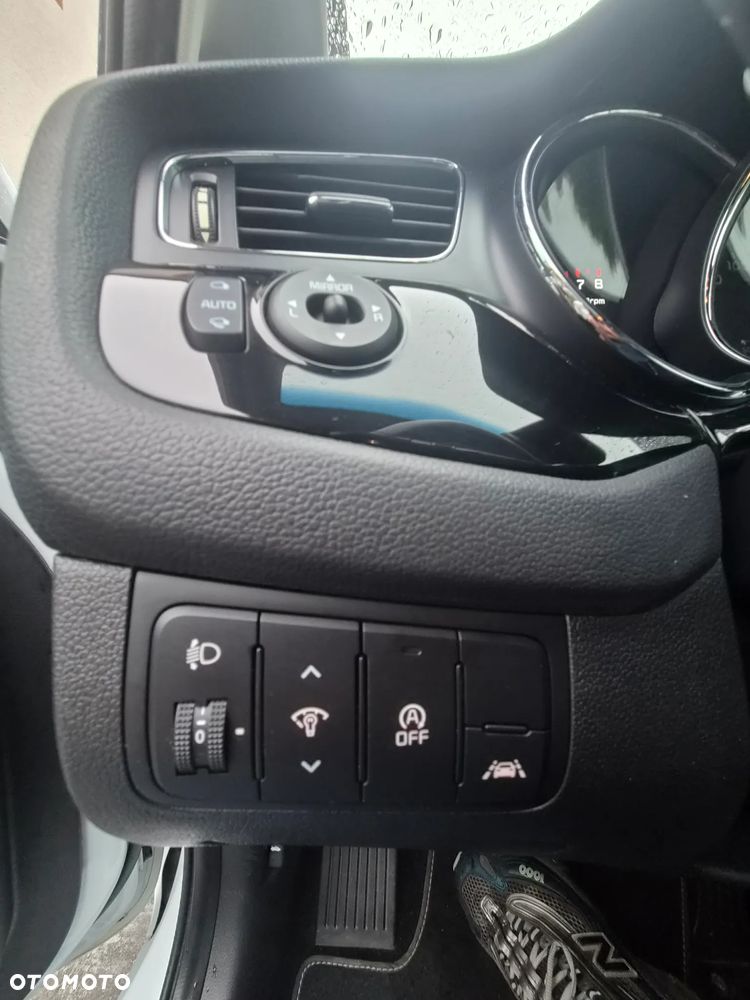 Kia Ceed - 32