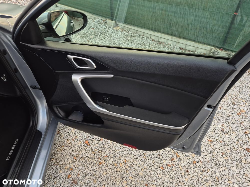 Kia Ceed 1.4 T-GDI DCT OPF Vision - 23