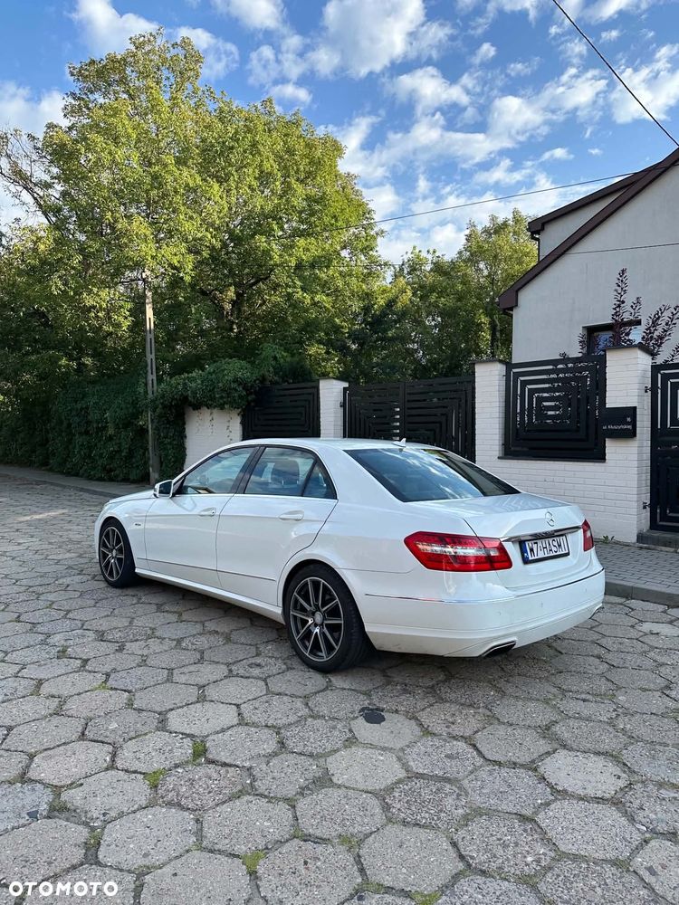 Mercedes-Benz Klasa E 200 CGI BlueEFFICIENCY 7G-TRONIC Avantgarde - 4