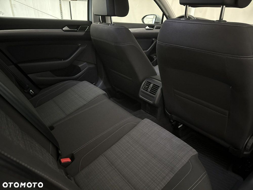 Volkswagen Passat - 24
