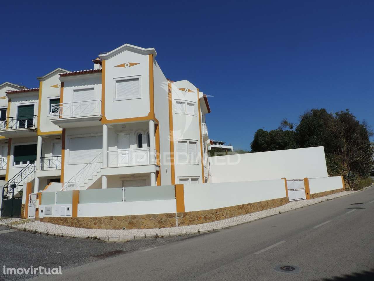 Moradia T3 + 1  Localizada na Vila da Ericeira - Grande imagem: 2/21