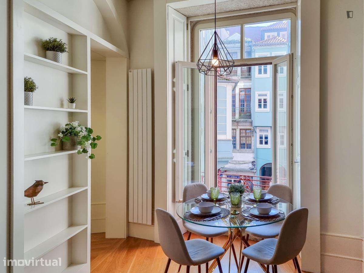 Apartamento com 1 quartos - localizado em Sé Porto - Grande imagem: 3/26