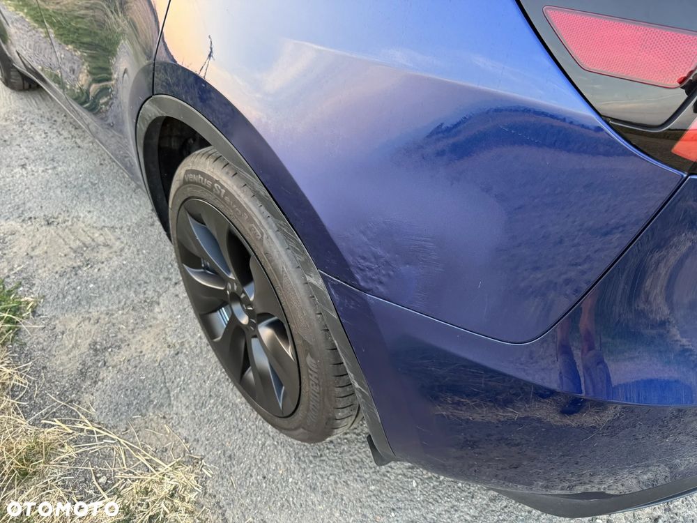 Tesla Model Y - 6