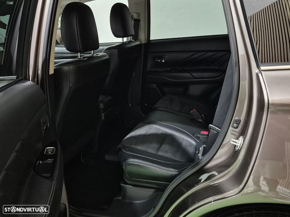 Mitsubishi Outlander 2.0 Instyle Navi - 14