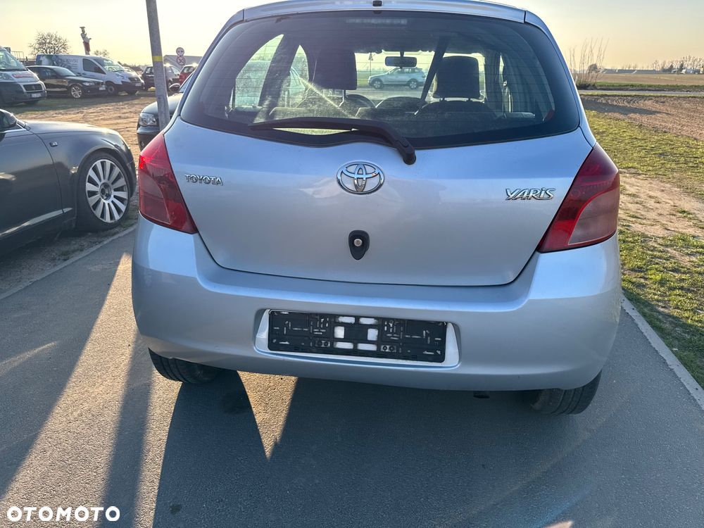 Toyota Yaris 1.3 VVT-i Luna - 5