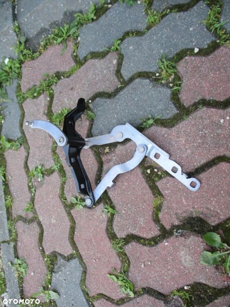 ZAWIAS PRAWY MASKI MERCEDES S W221 A2218800428 - 1