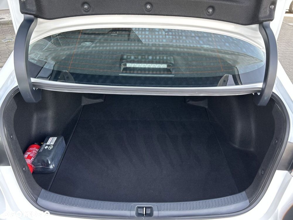 Toyota Corolla 1.8 Hybrid Comfort - 23