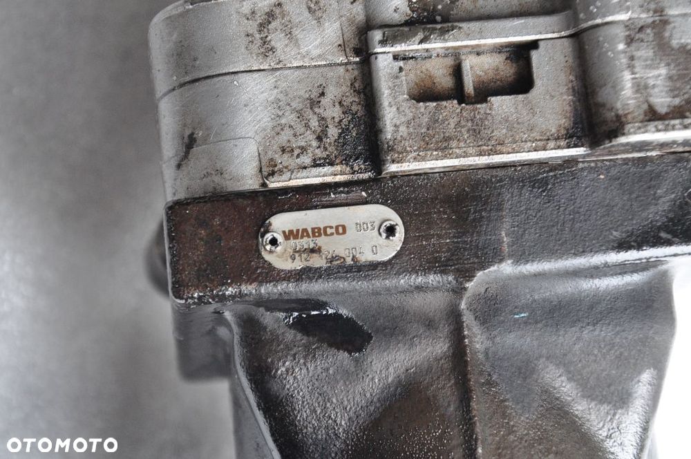 KOMPRESOR SPRĘŻARKA POWIETRZA FENDT 930 933 936 939 WABCO NR 9121260040 - 4