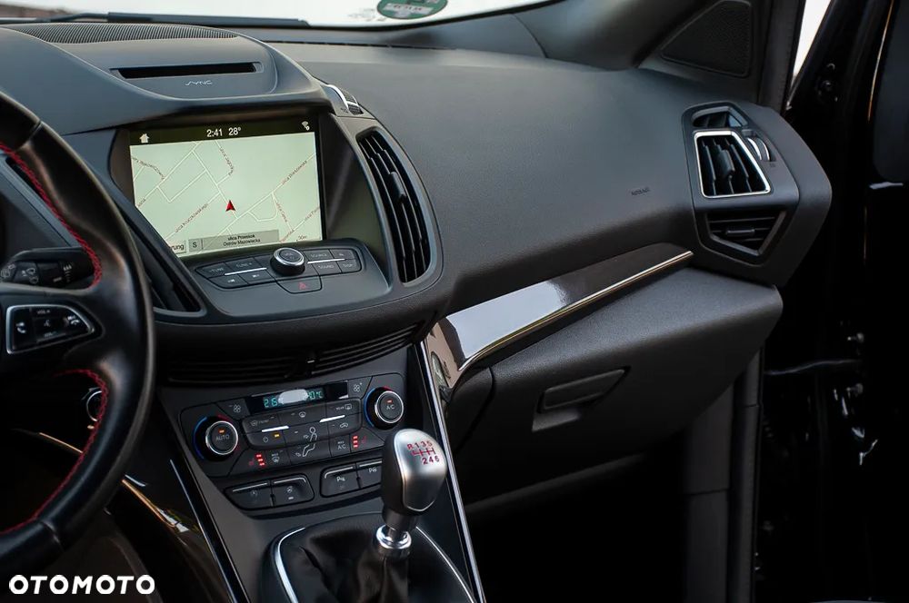 Ford Kuga 1.5 EcoBoost 2x4 ST-Line - 33