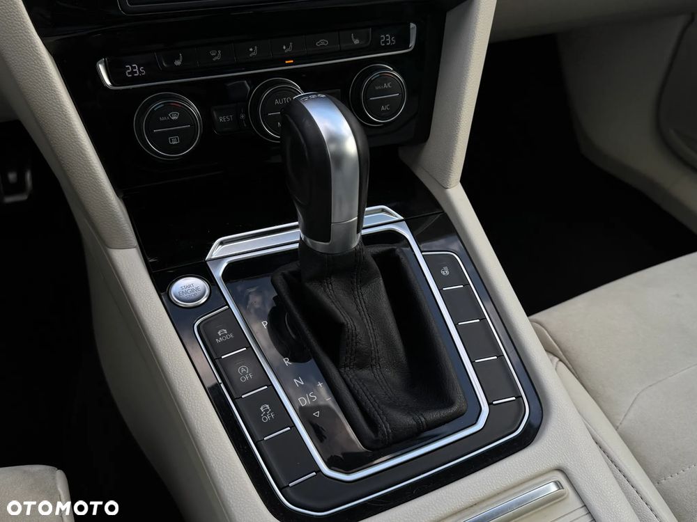 Volkswagen Passat - 19