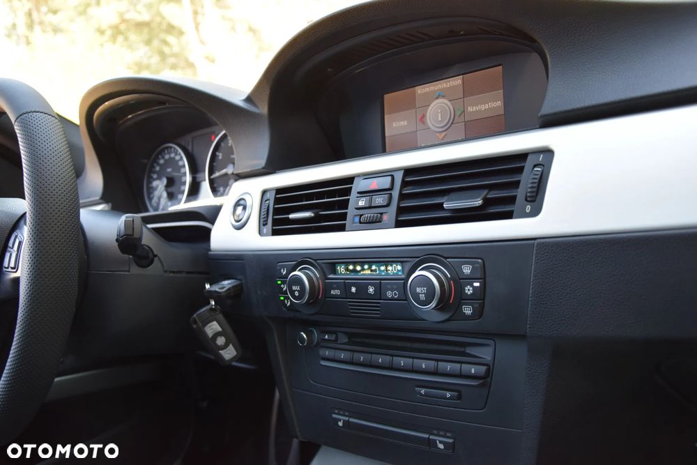 BMW Seria 3 318i - 33