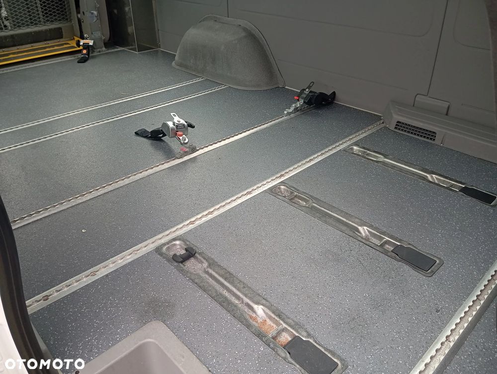Volkswagen Crafter - 16