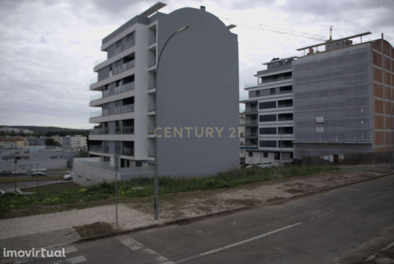 Oportunidade De Investimento Terreno Centro Amadora com projeto aprova - Grande imagem: 3/14