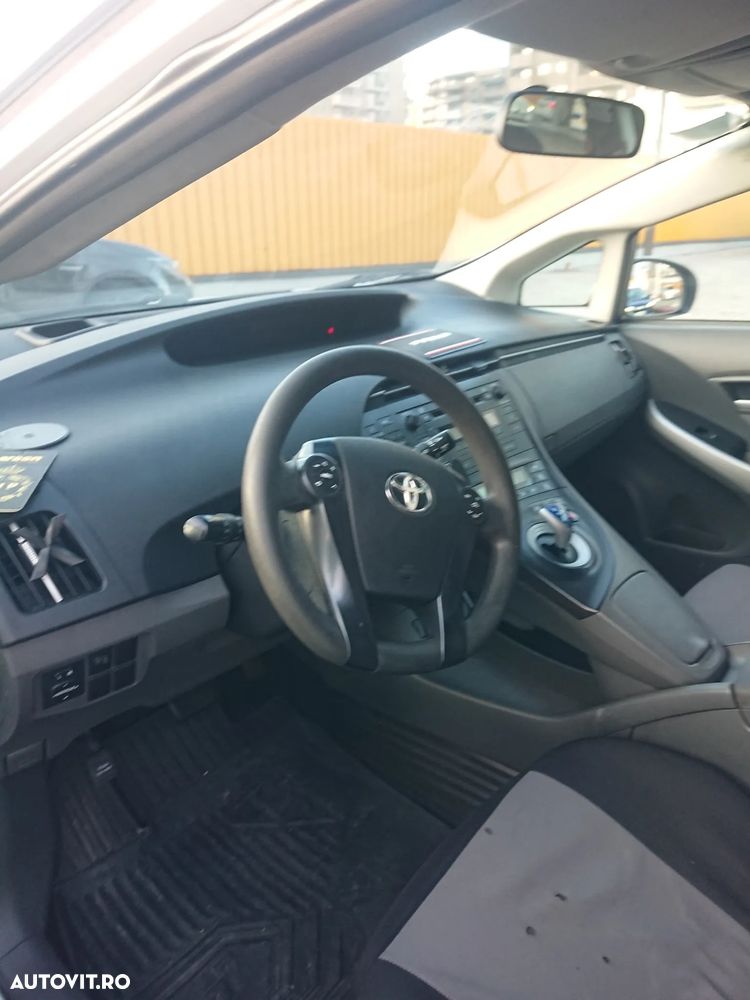Toyota Prius (Hybrid) Luna - 2