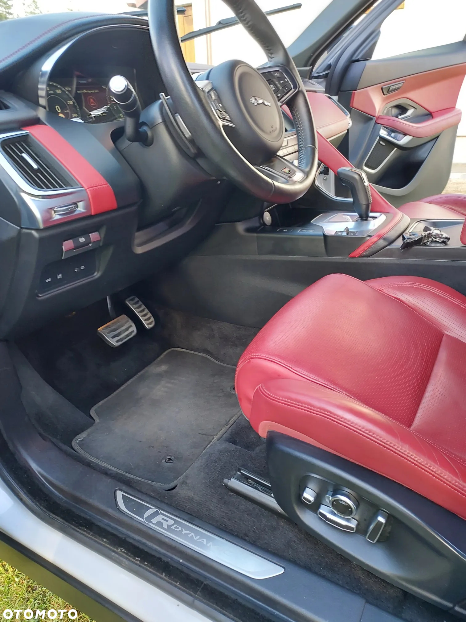 Jaguar E-Pace 2.0 i4P AWD R-Dynamic HSE - 8