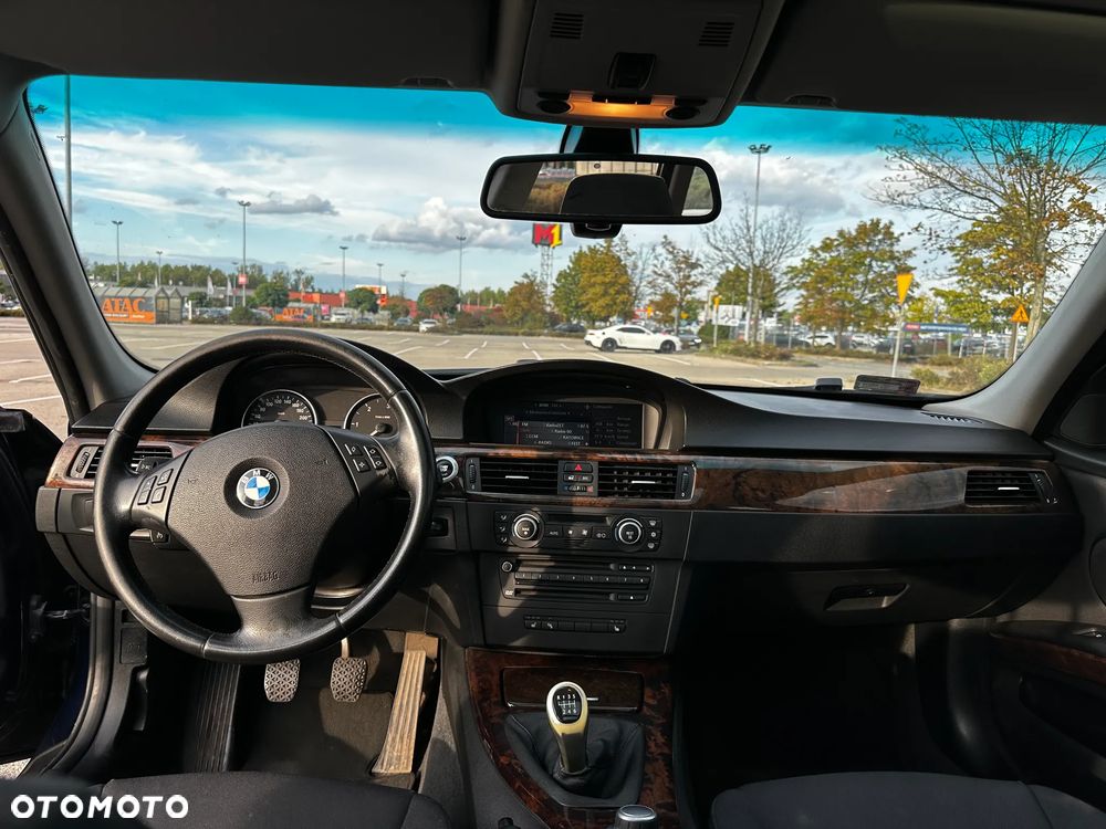 BMW Seria 3 318d - 15
