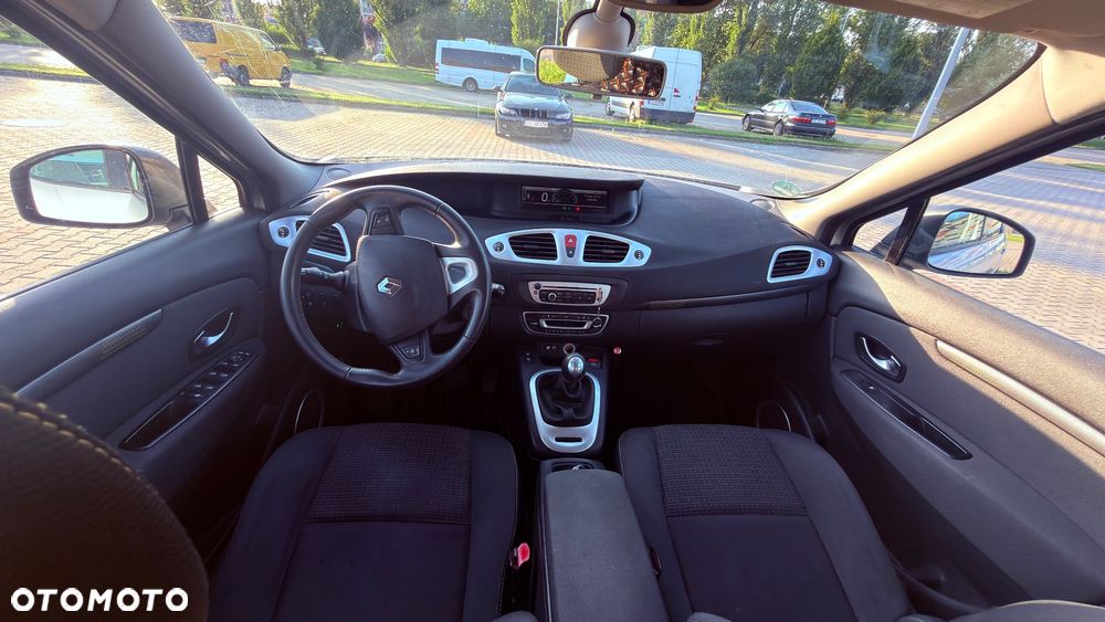 Renault Scenic 1.6 16V 110 Dynamique - 11