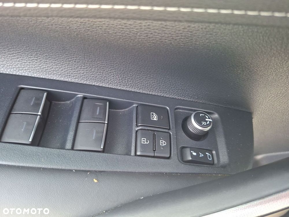 Toyota Corolla 1.8 Hybrid Comfort - 24