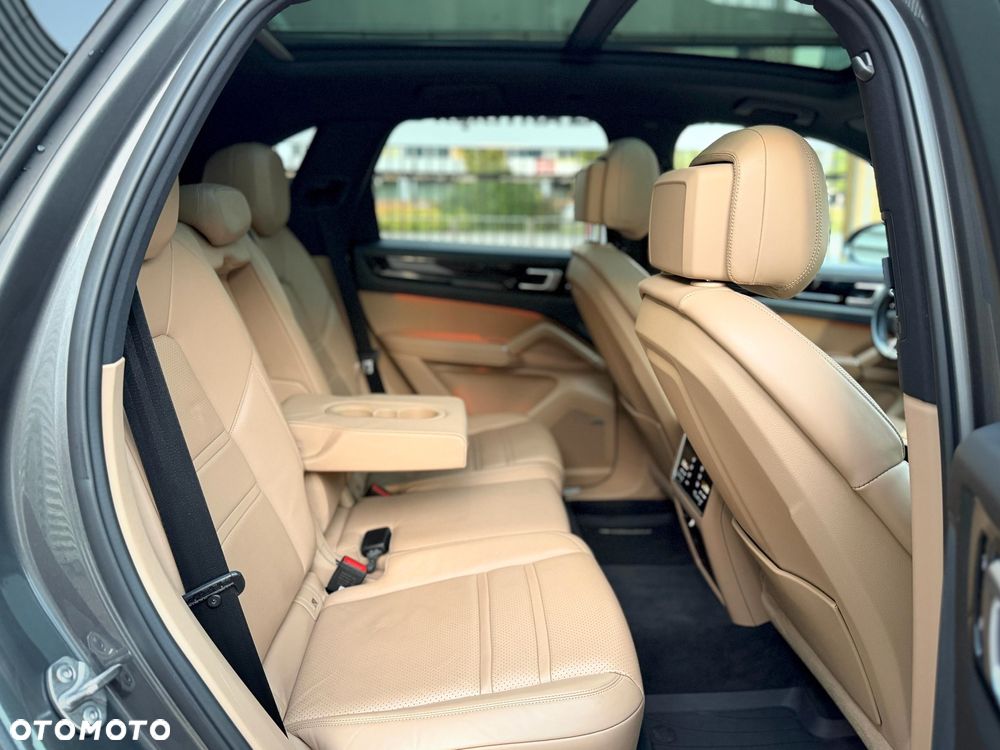 Porsche Cayenne Platinum Edition - 22