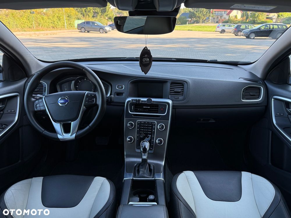 Volvo S60 Cross Country - 12