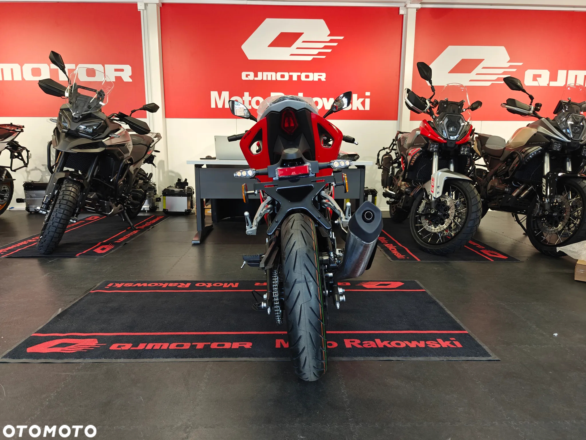 QJMOTOR SRK 125R - 8
