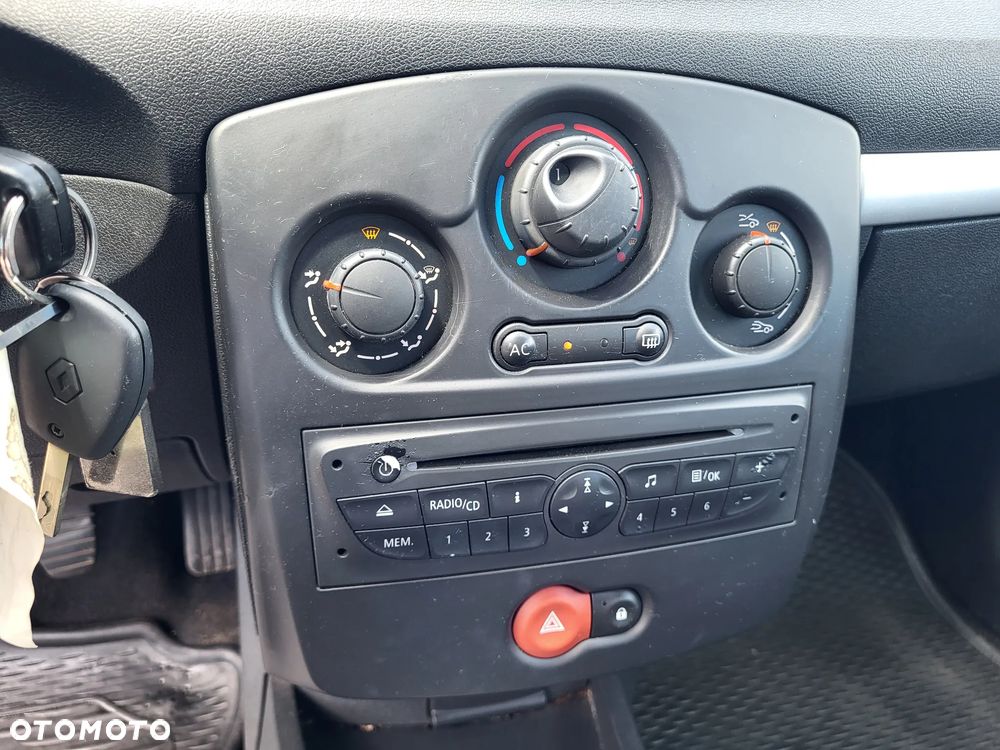 Renault Clio - 11