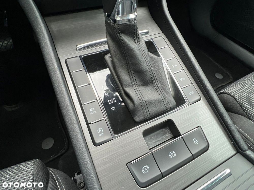Skoda Superb 2.0 TDI SCR Style DSG - 18