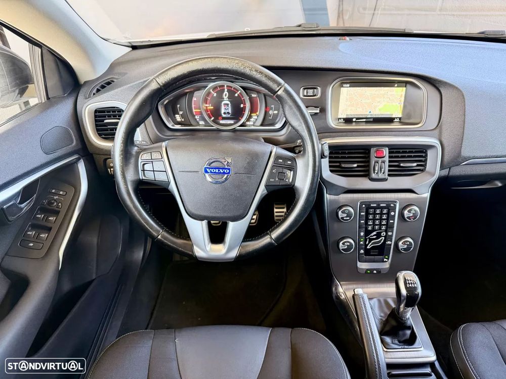 Volvo V40 2.0 D4 Momentum - 11