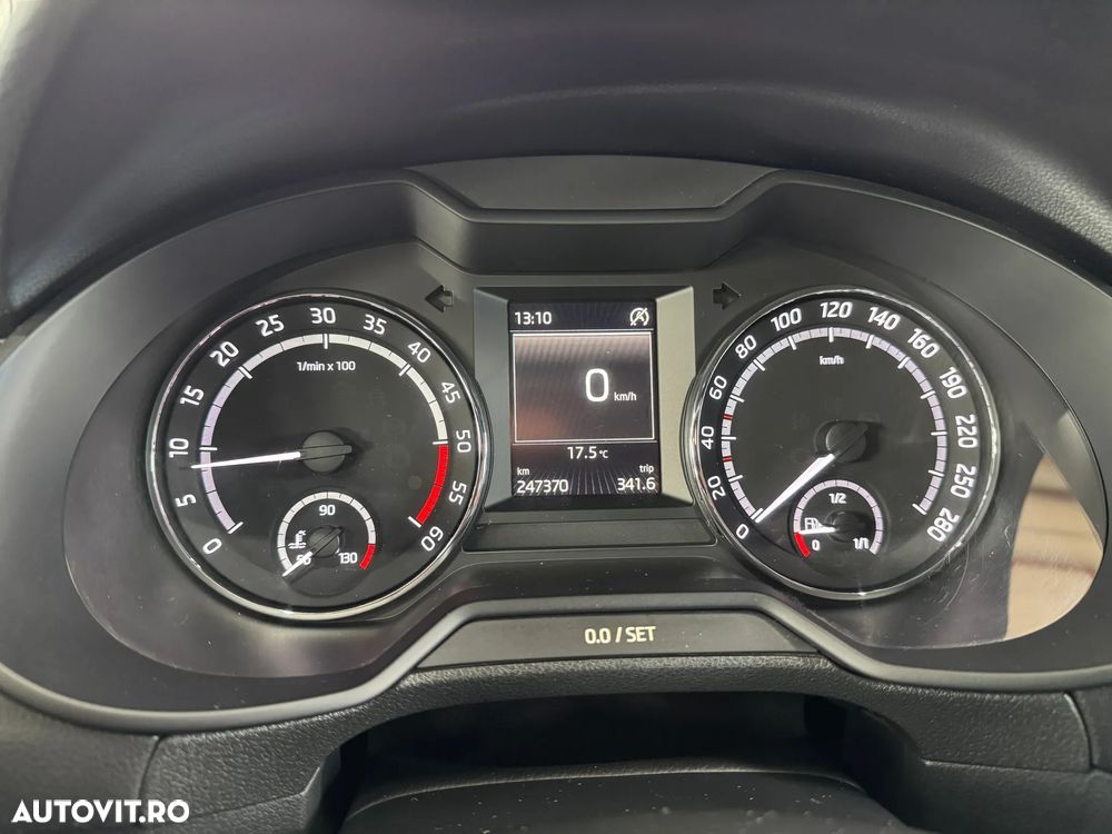 Skoda Octavia Combi Diesel 2.0 TDI RS - 16