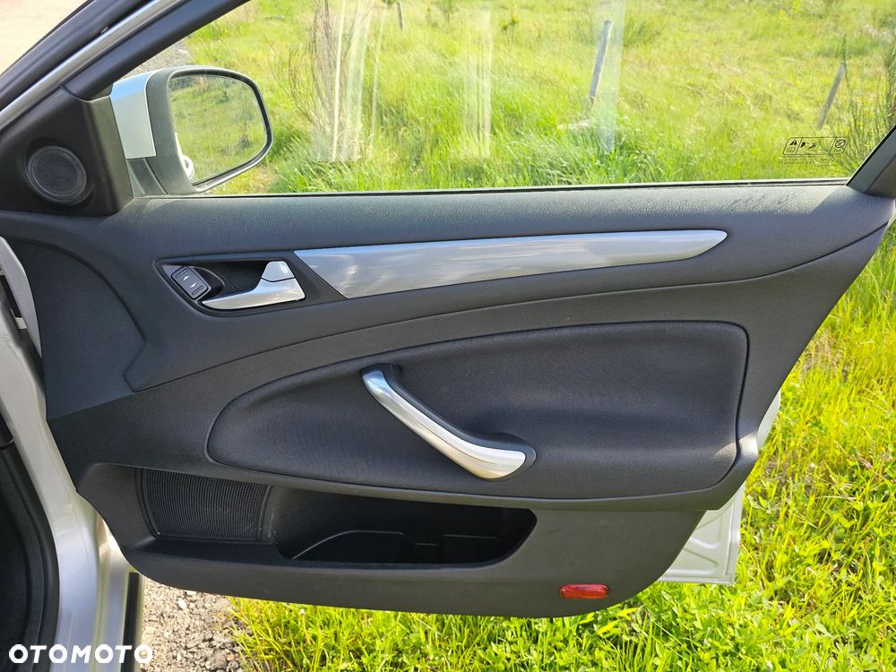 Ford Mondeo 2.0 TDCi Trend - 17