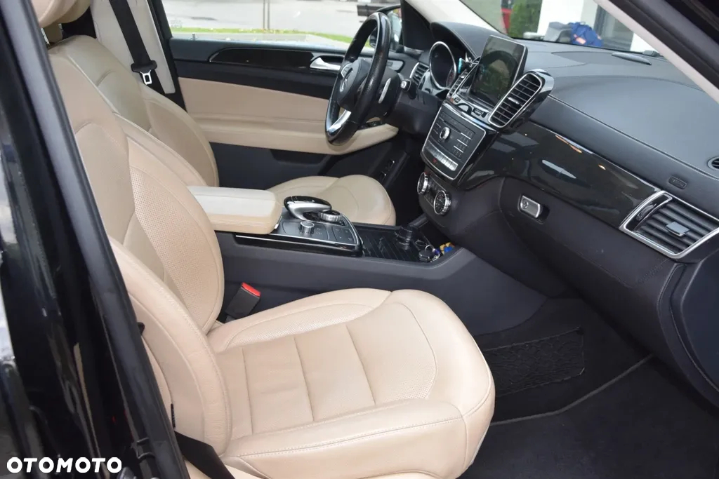 Mercedes-Benz GLS - 20